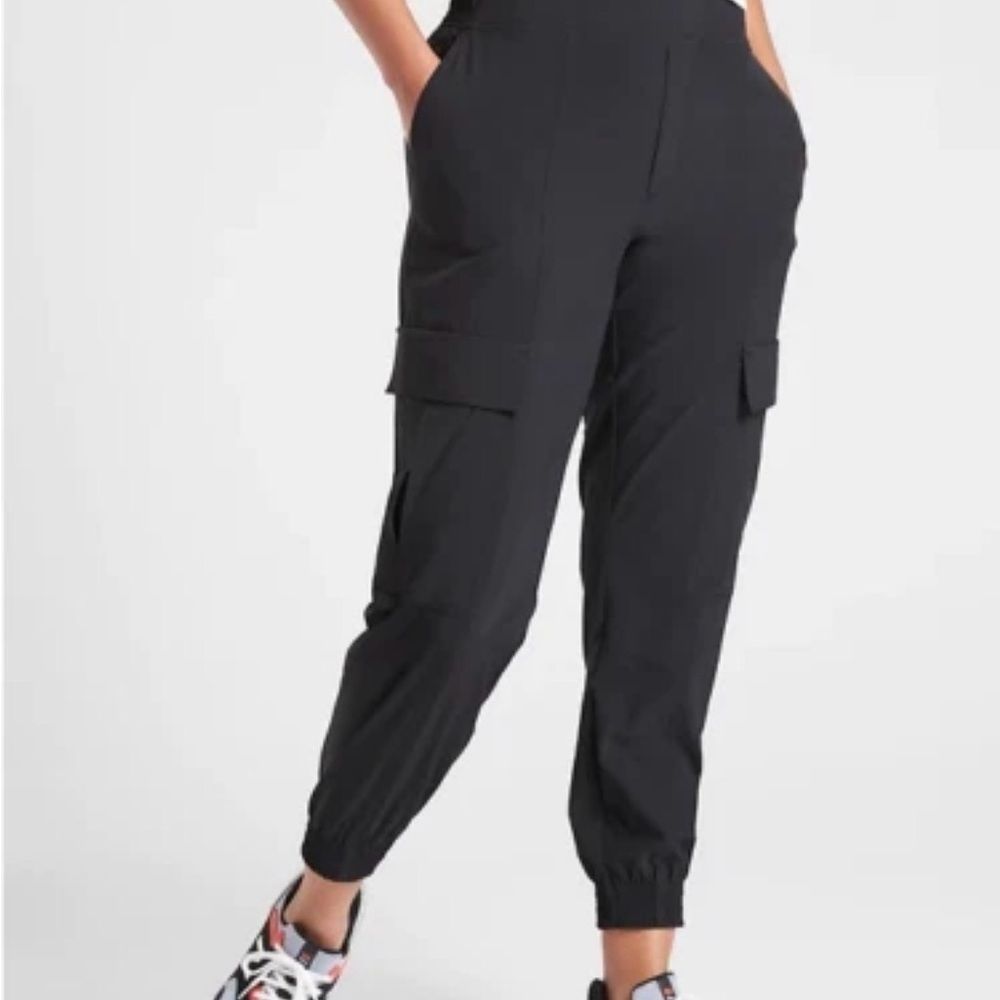 Athleta Chelsea Utility Cargo Jogger Pants Black Size 6